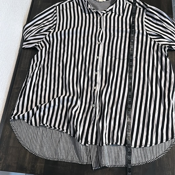 Jane & Delancey Multi Stripe Mother of Pearl Button Back Top Size 1X - Picture 8 of 8